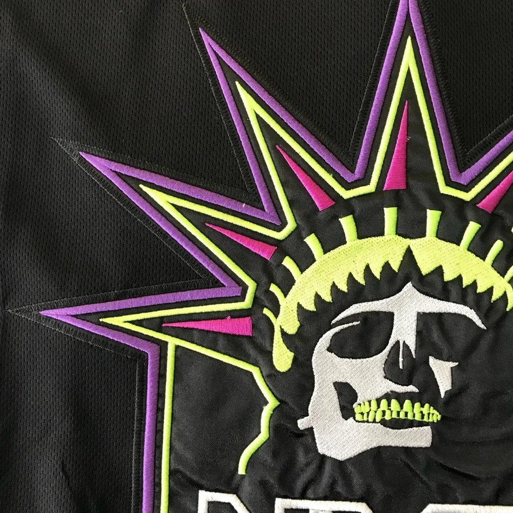 Size Large - Picture 11 of 16
